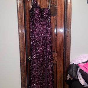 I am selling a Jules & Cleo one shoulder strap long prom dress. Great condition.